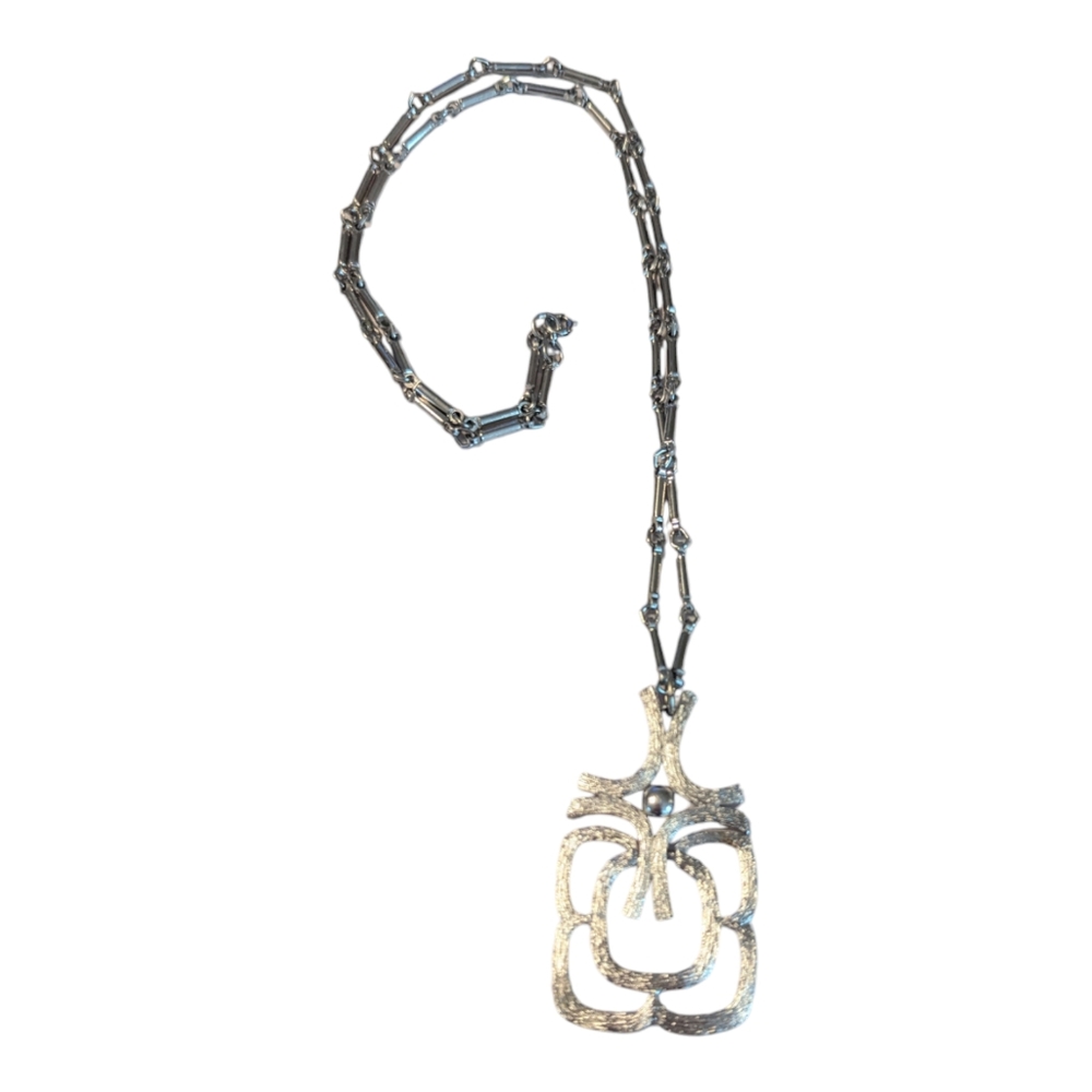 Vintage 70's Signed Avon Myan Articulated Silver Tone Chain &  Pendant Necklace